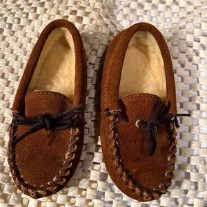 Minnetonka children size 9 moccasins